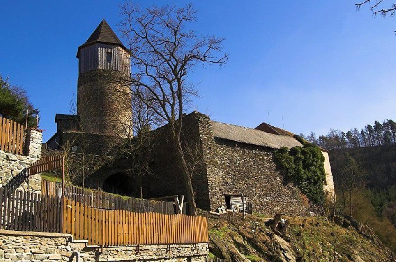 hrad pirkštejn-vylety-kemp-valcha